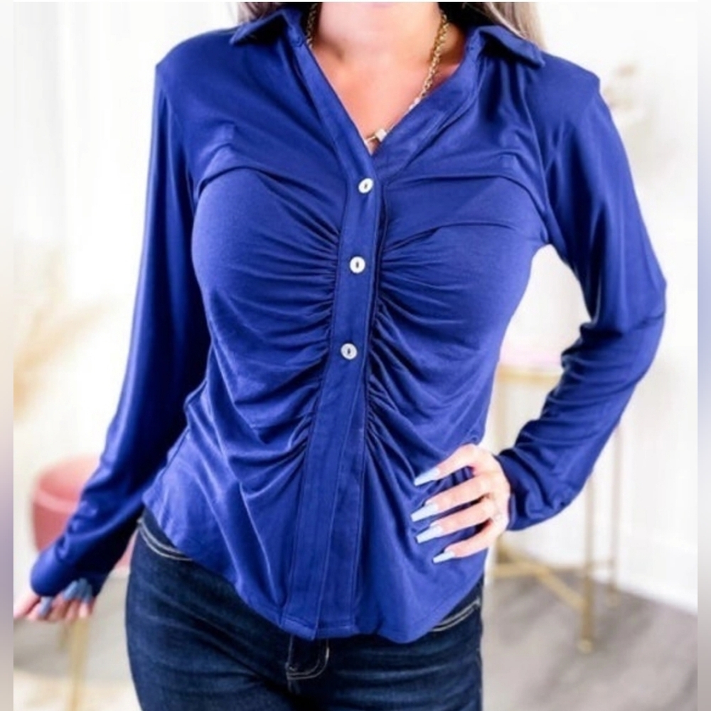 ZENANA Shelly Runched‎ Button-Down LS Top In Blue Size Medium NWOT (FM1)